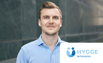 Profil Bild - Jannik Loebl, Logo - Hygge Betreuung GmbH - Mitarbeiter-App Success Story